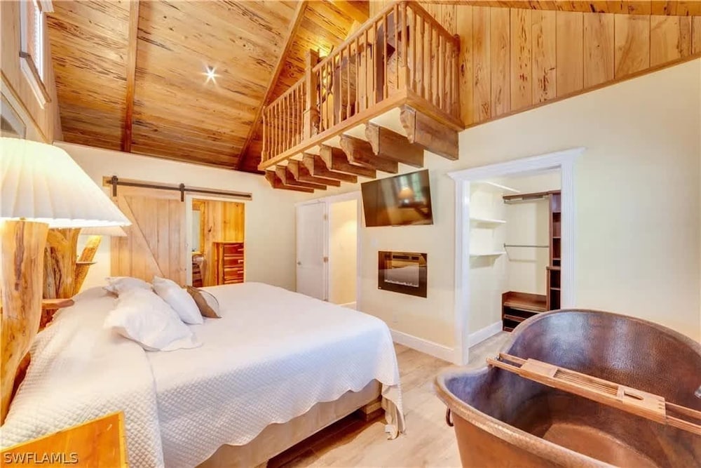 NEW Jungle Paradise Treehouse Suite With Resort Amenities Elevator Access Outdoor Kitchen Lagoon Lazy River Pool RV Hook up - photo 43