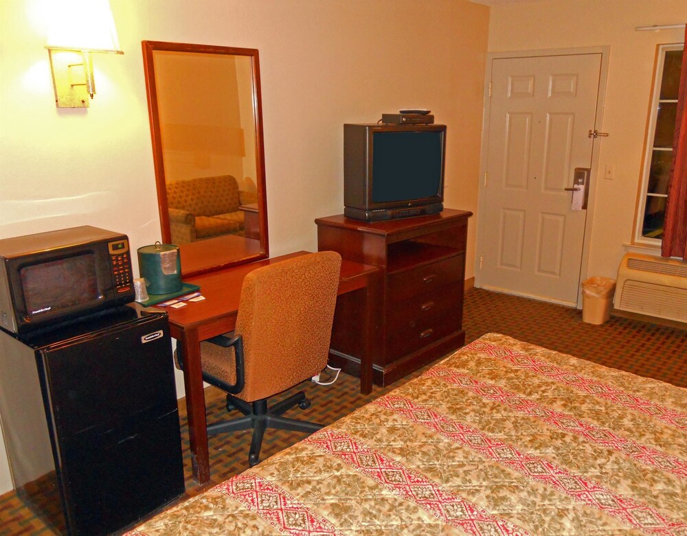 America's Best Inn and Suites Beaufort - photo 8
