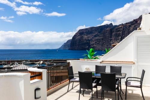 Ocean Panorama 3 AC Bedrooms Private Garage Pool 2 Bathrooms TV Channels in Los Gigantes, Spain