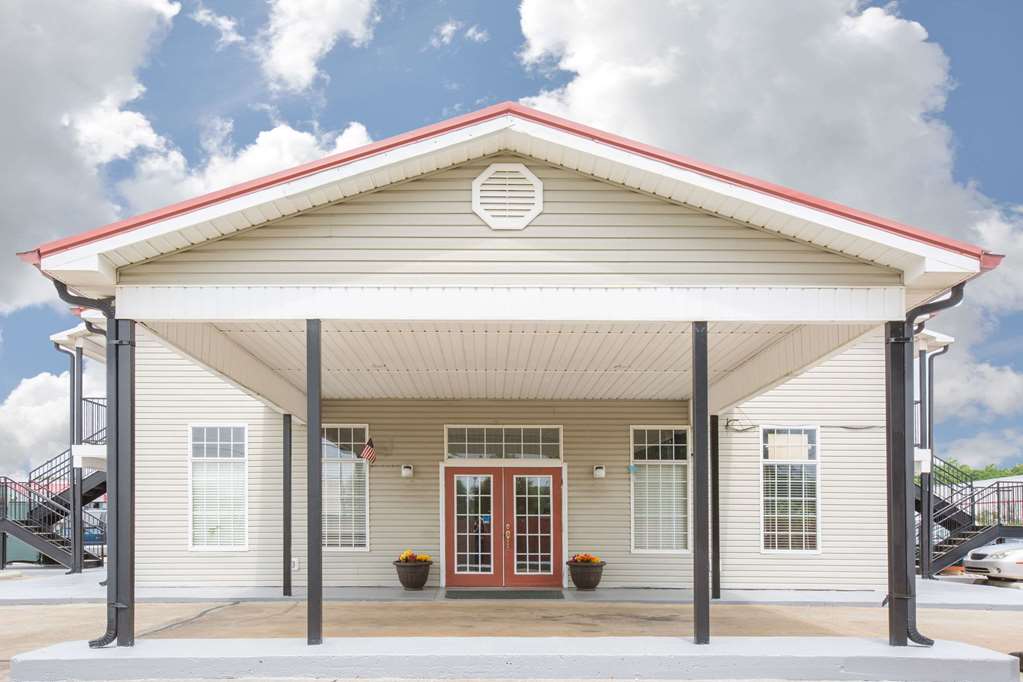 Super 8 by Wyndham Talladega AL - photo 2