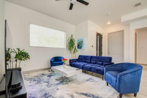 Modern 4 Bedroom 4 Full Bathroom Near Downtown — 4-Star Luxury Hotel in Houston, United States