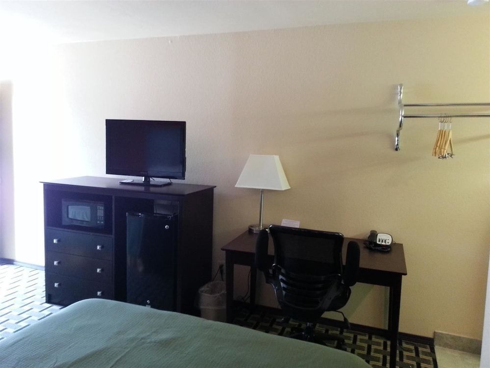 Executive Inn Woodward - photo 4