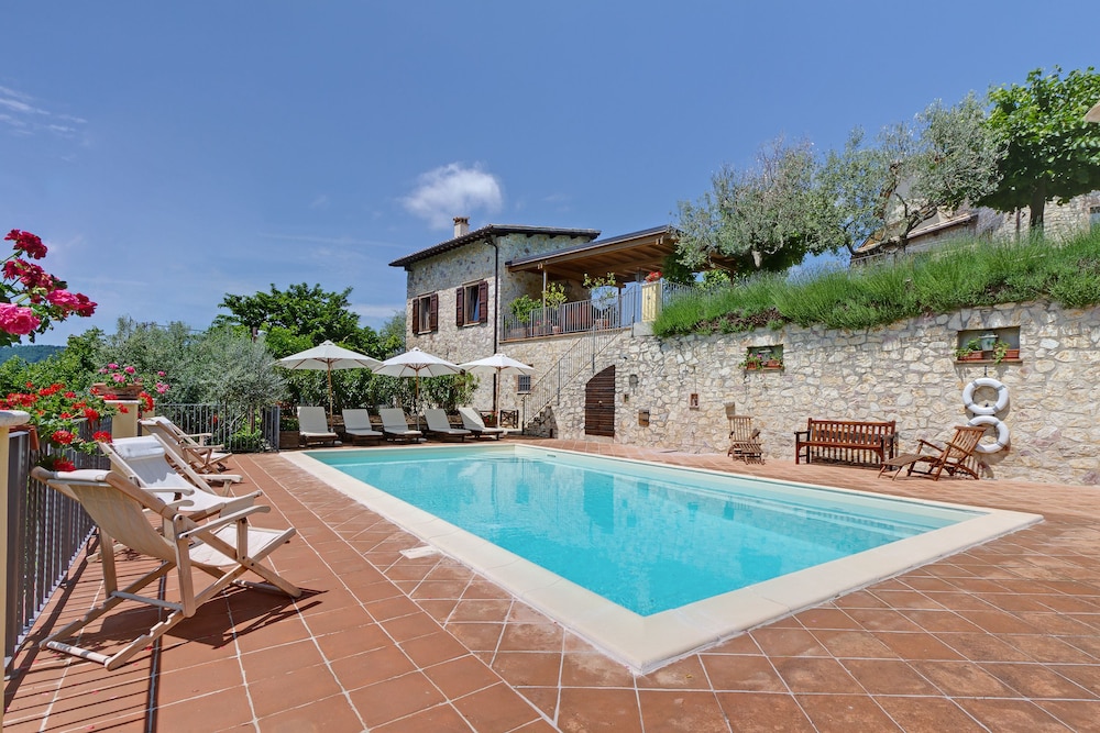 Borgo Acquaiura - last minute hotel in Spoleto