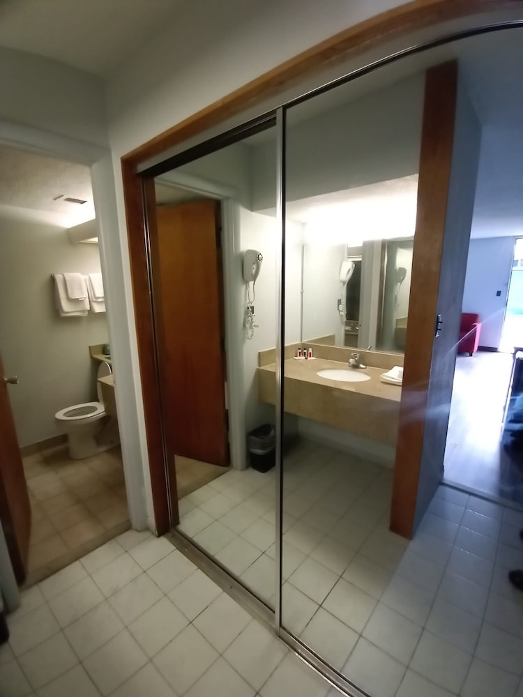 Travelodge by Wyndham Petersburg - photo 13