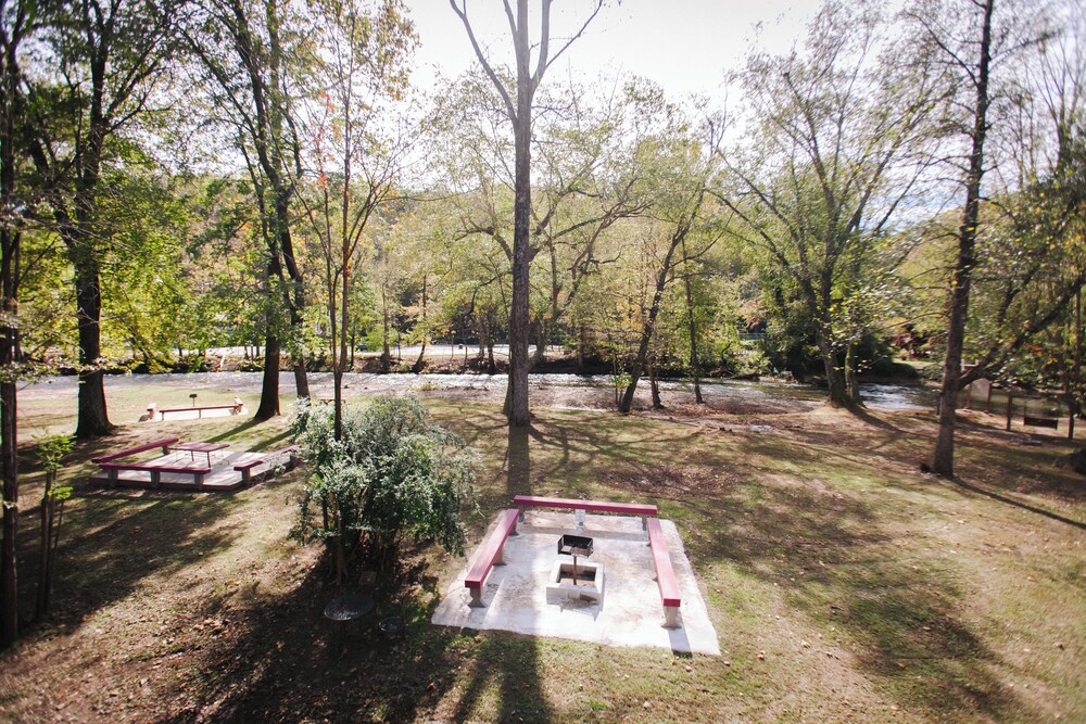 Riverbend Motel & Cabins - photo 36