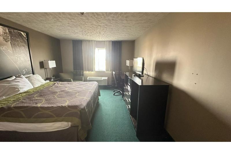Burgundy Inn & Suites - photo 14