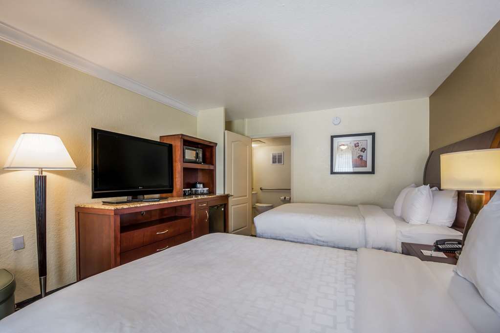 Clarion Inn & Suites Central Clearwater Beach - photo 17