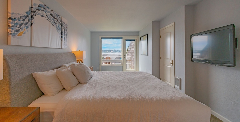 Embarcadero Resort Hotel & Marina - photo 24