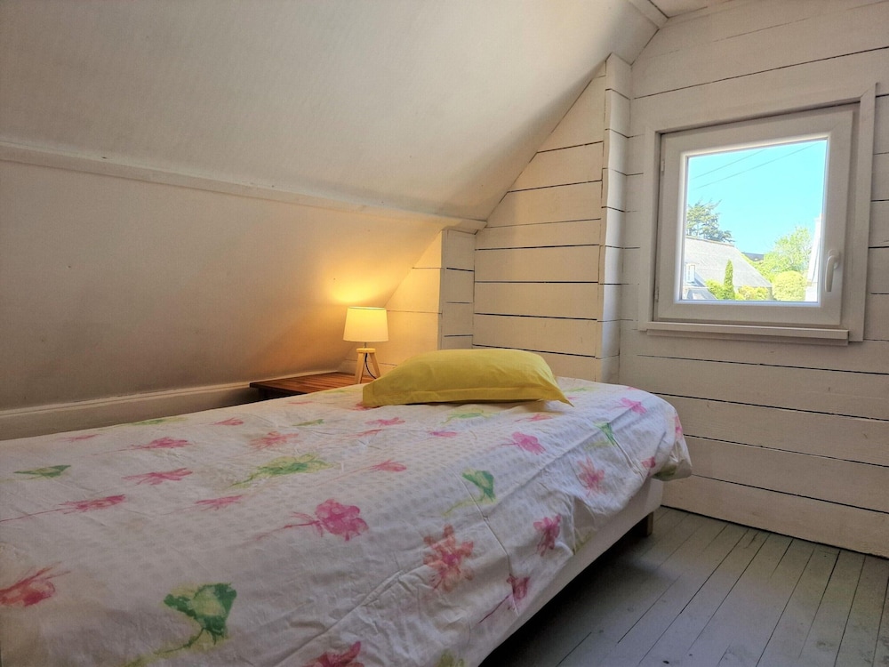Comfortable Holiday Home on Large Garden Plot in Locquirec — Locquirec — photo 3