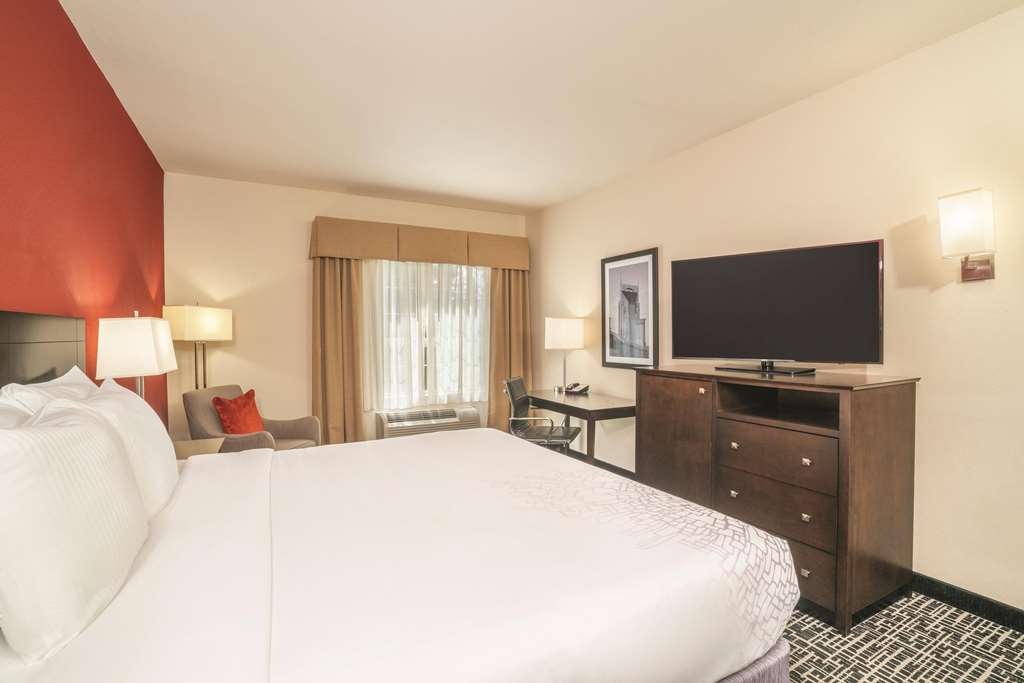 La Quinta Inn & Suites by Wyndham Smyrna TN Nashville - photo 10
