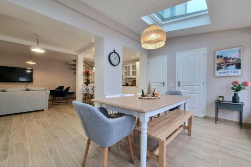 Le Magnolia Terrace & Private Parking Sleeps 6 — 4-Star Luxury Hotel in Honfleur, France