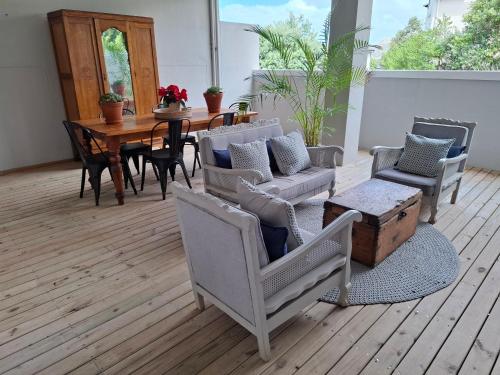 Fabulous apartment next to beach and Kalkbay