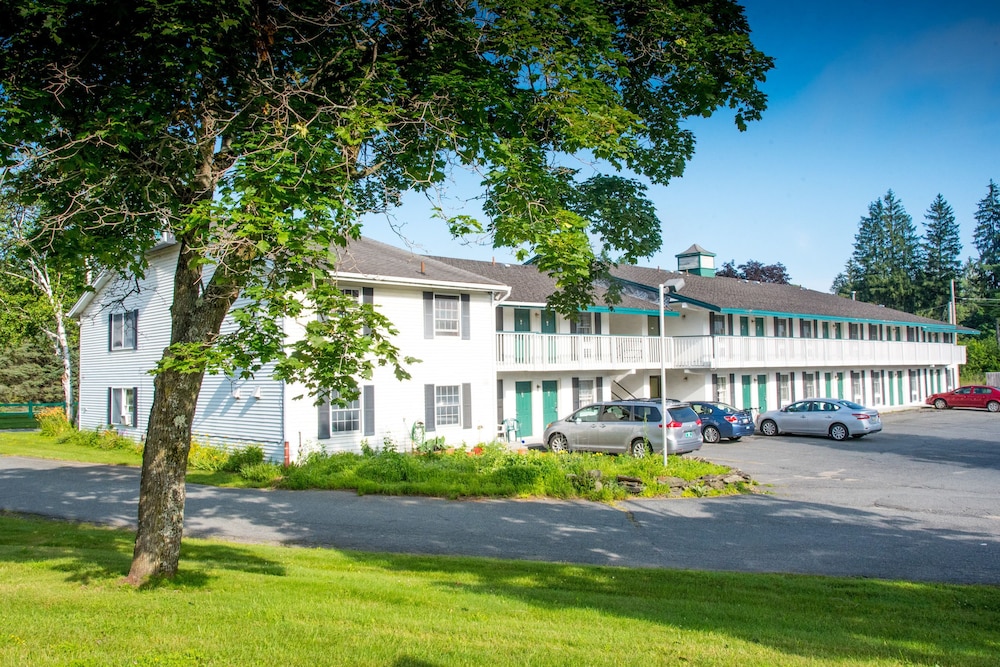 Colonnade Inn - photo 35