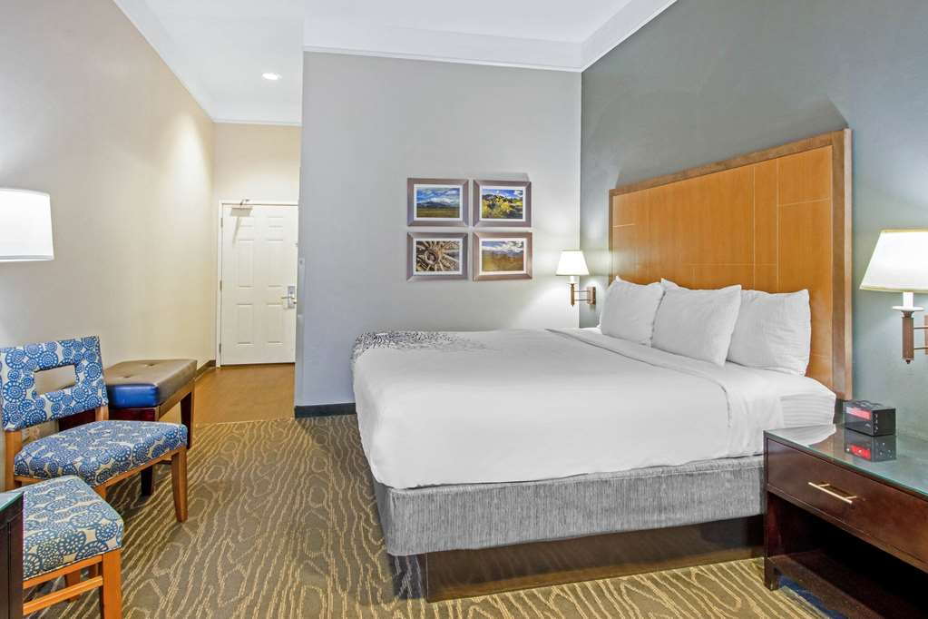 La Quinta Inn & Suites by Wyndham Ruidoso Downs - photo 38