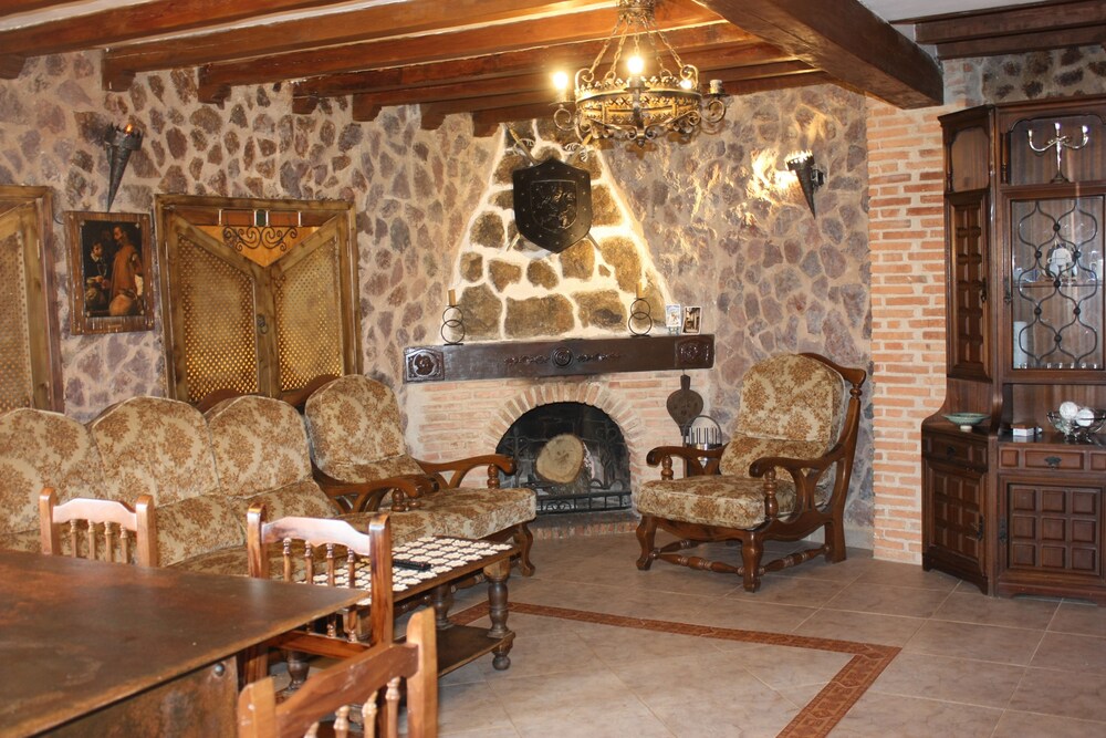 Casa Rural El Palatino — 4-Star Luxury Hotel in Miranda Del Castanar, Spain