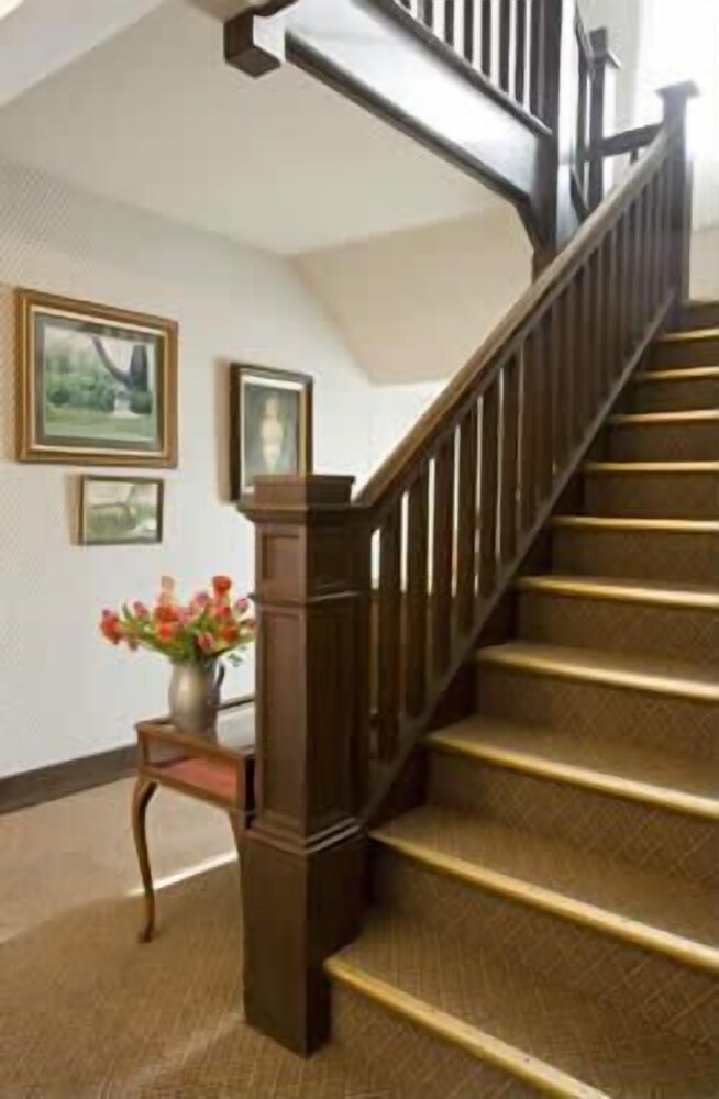 Crestmont Inn - photo 39