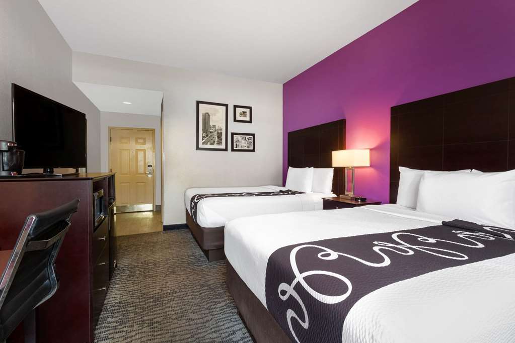 La Quinta Inn & Suites by Wyndham Tampa Bay Area Tampa South - photo 17