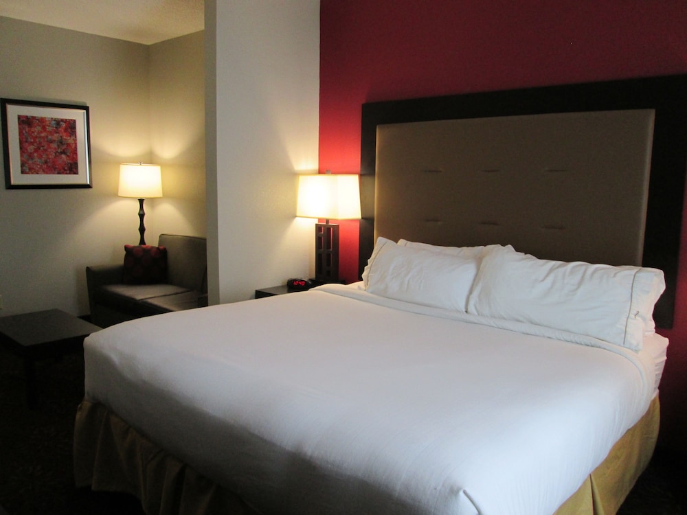 Holiday Inn Express Cloverdale by IHG - photo 39