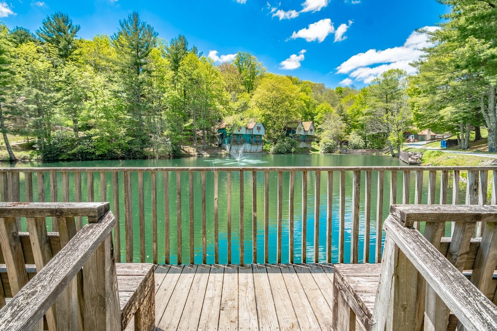 Swiss Mountain Village in Blowing Rock, United States