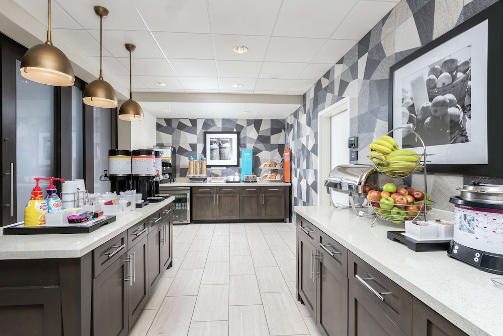Hampton Inn & Suites Reno Sparks - photo 25