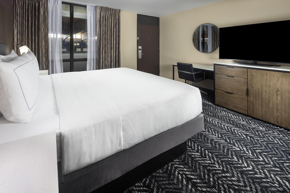 DoubleTree by Hilton Manhattan KS - photo 11