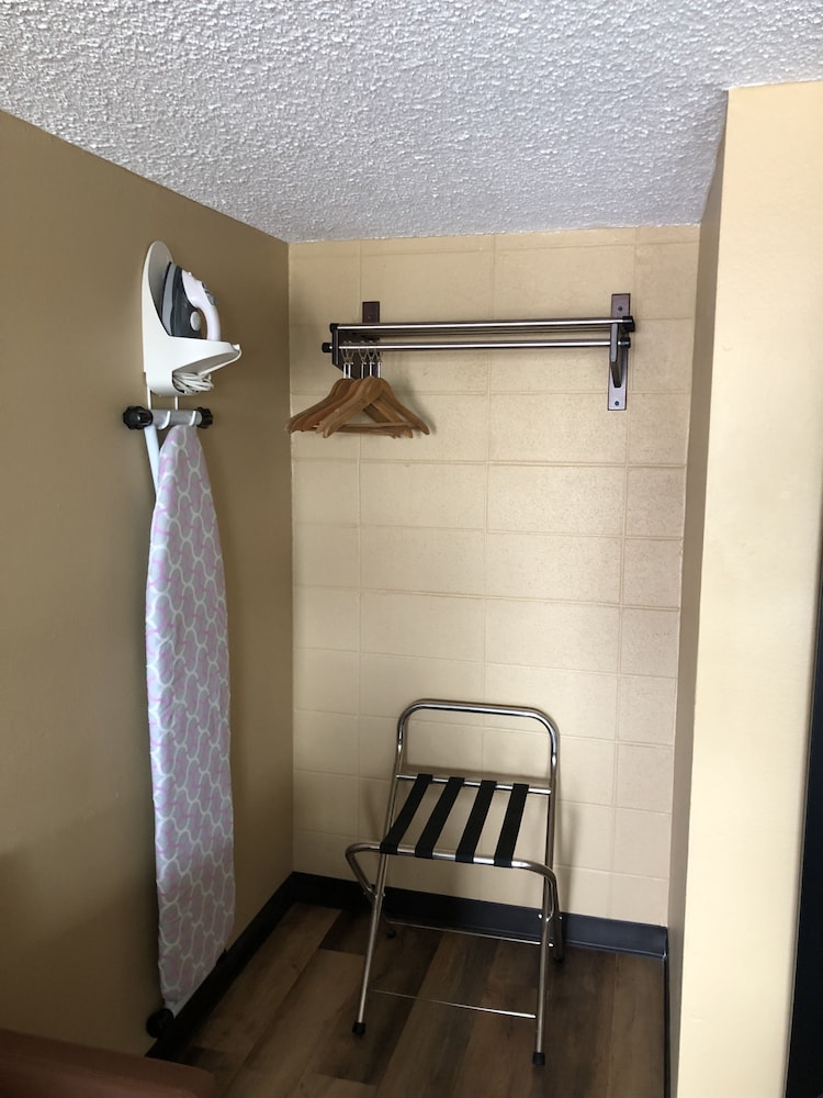 Knight's Inn Motel - photo 31