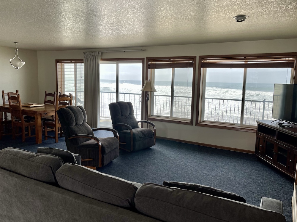 The Sandcastle Beachfront Hotel - photo 39