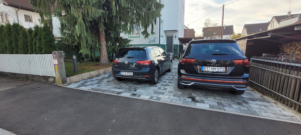 Ermis Apartments — 4-Star Luxury Hotel in Metzingen, Germany