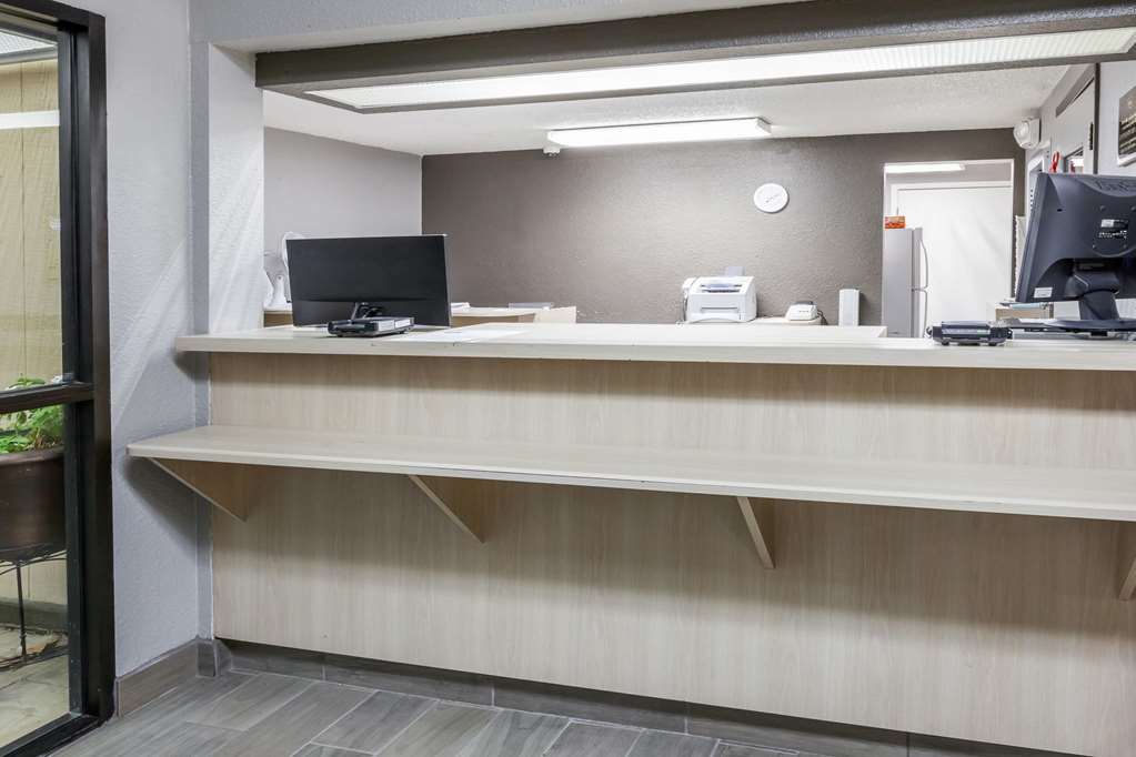 Knights Inn Flint - photo 4