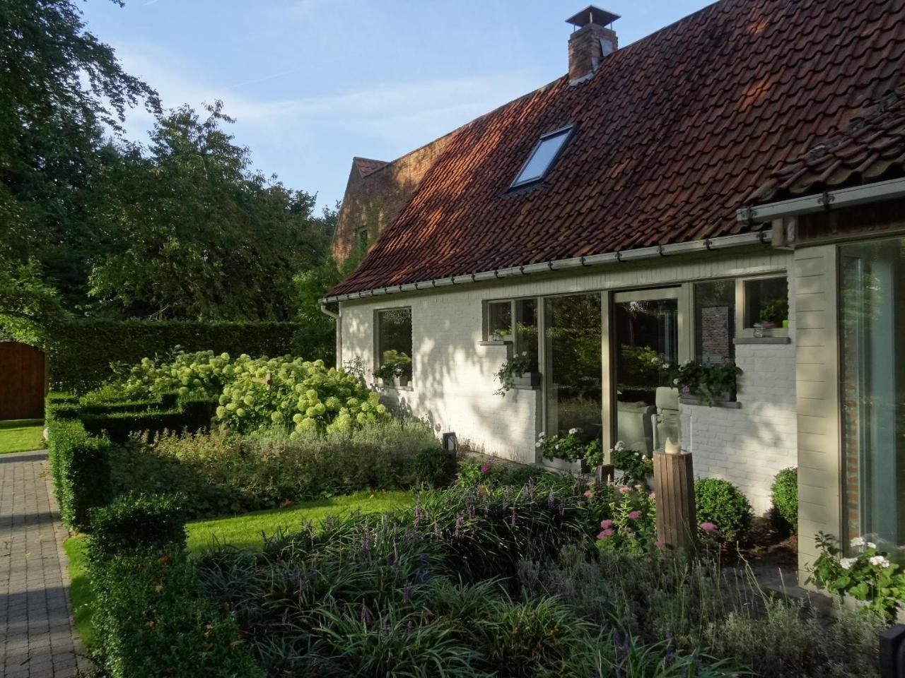 The Two Oaks Now Winter Pricing — Oostkamp