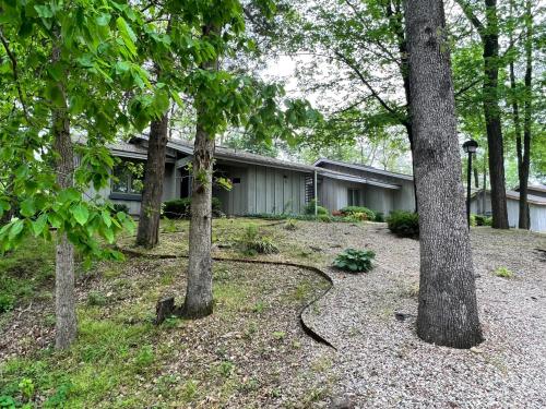 Trailside Vacation Home 8 — 4-Star Luxury Hotel in Bella Vista, United States