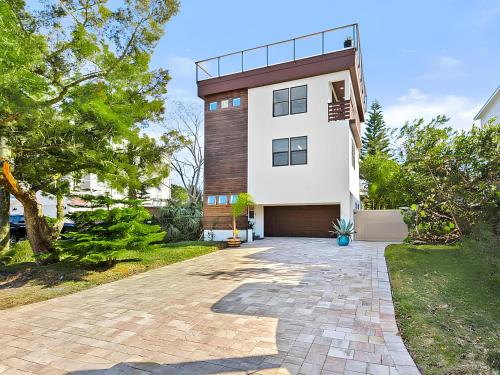 The Look Out Private Rooftop 5 Minutes to the Beach & DownTown in Saint Augustine, United States