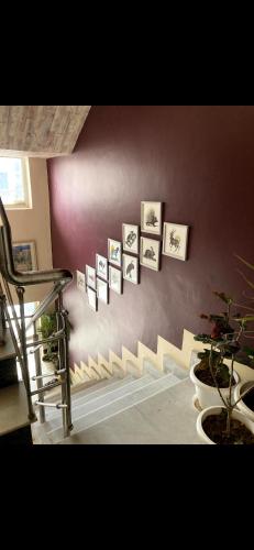 Charming 2 Bed WFH friendly flat near Airport