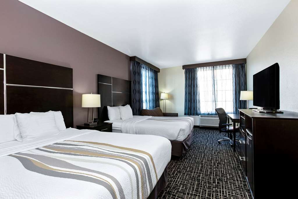 La Quinta Inn & Suites by Wyndham Denver Gateway Park - photo 33