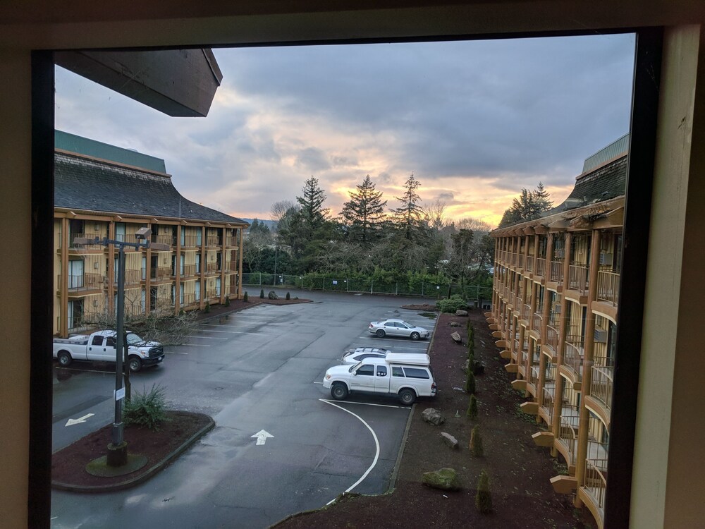 Rodeway Inn & Suites Portland Jantzen Beach - photo 32
