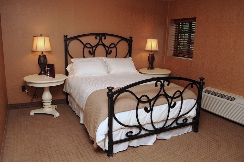 The Beaumont Inn - photo 8
