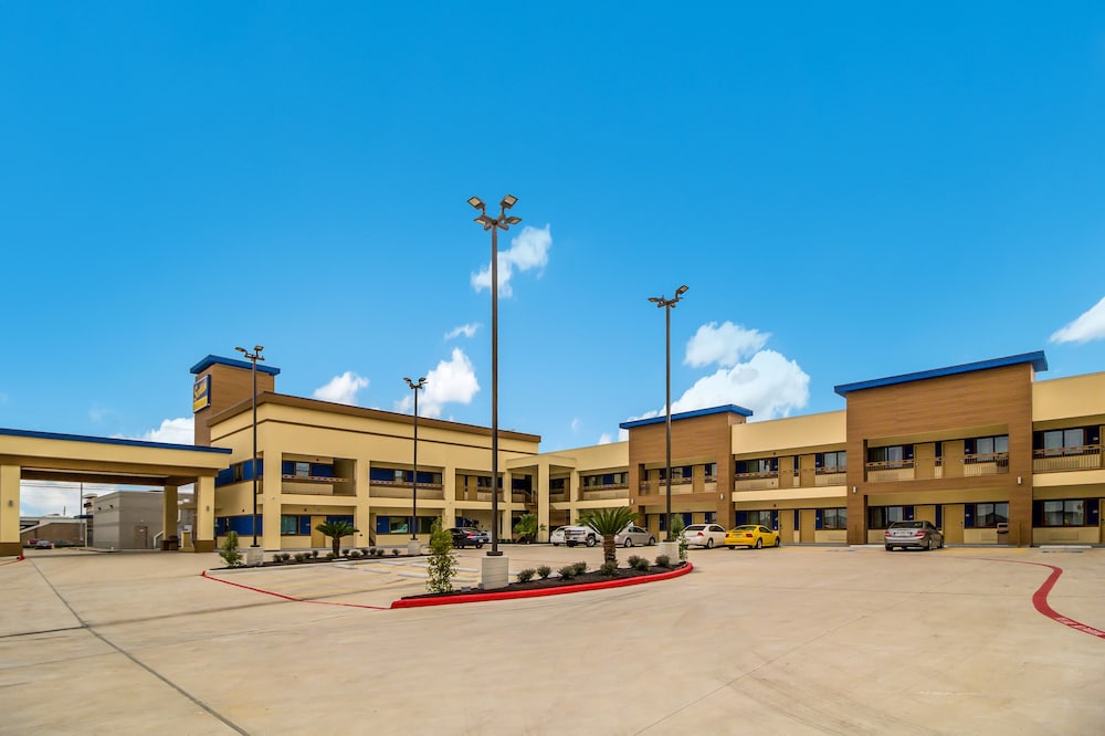 Scottish Inn & Suites Houston Willowbrook - photo 17
