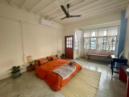 Baan KhaoSoi Private room in a rooftop hostel 3rd floor