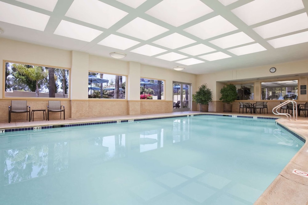 Embassy Suites by Hilton San Diego La Jolla - photo 26