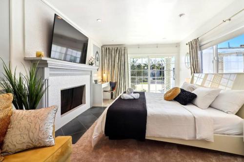 Luxury Home 7mins LAX Beach 405 SoFi nearby — 4-Star Luxury Hotel in Hawthorne, United States