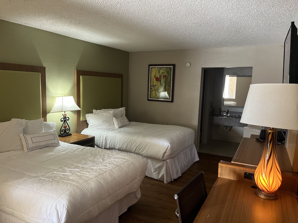 Baymont by Wyndham Odessa Highway 80 - photo 14