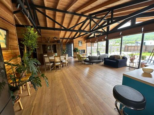 Eco Saguramo Chalet