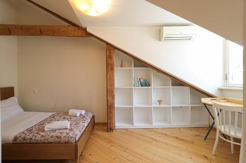 Bright 3BR Apartment in Old Tbilisi by Wehost