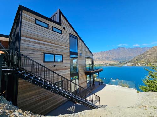 Elia's House — 4-Star Luxury Hotel in Queenstown, New Zealand