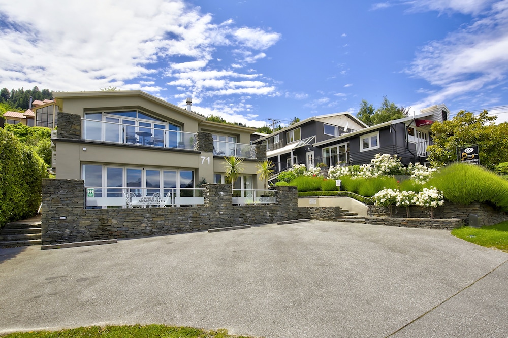 Queenstown House — 4-Star Luxury Hotel in Queenstown, New Zealand
