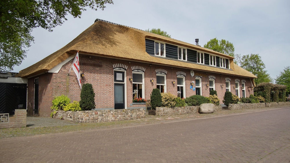 Fletcher Landhotel De Borken — 4-Star Luxury Hotel in Dwingeloo, Netherlands