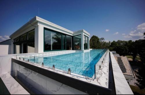 Villa Bauhaus Dream Deluxe F — 4-Star Luxury Hotel in Siofok, Hungary