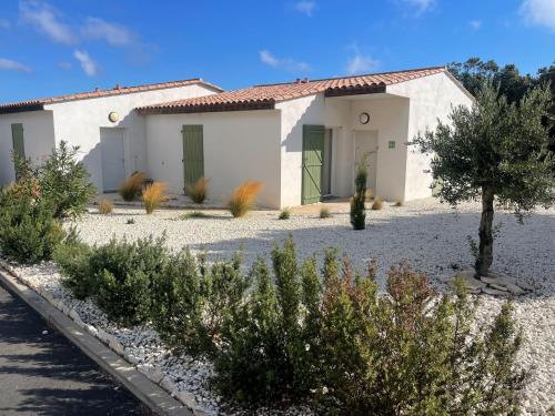 Bonifacio 5 Minutes du Port Et Plage Clim & Piscine in Bonifacio, France