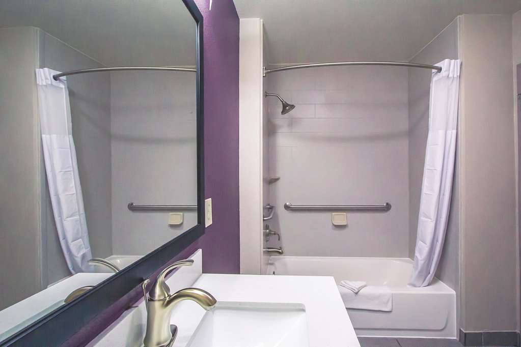 La Quinta Inn & Suites by Wyndham Pampa - photo 29