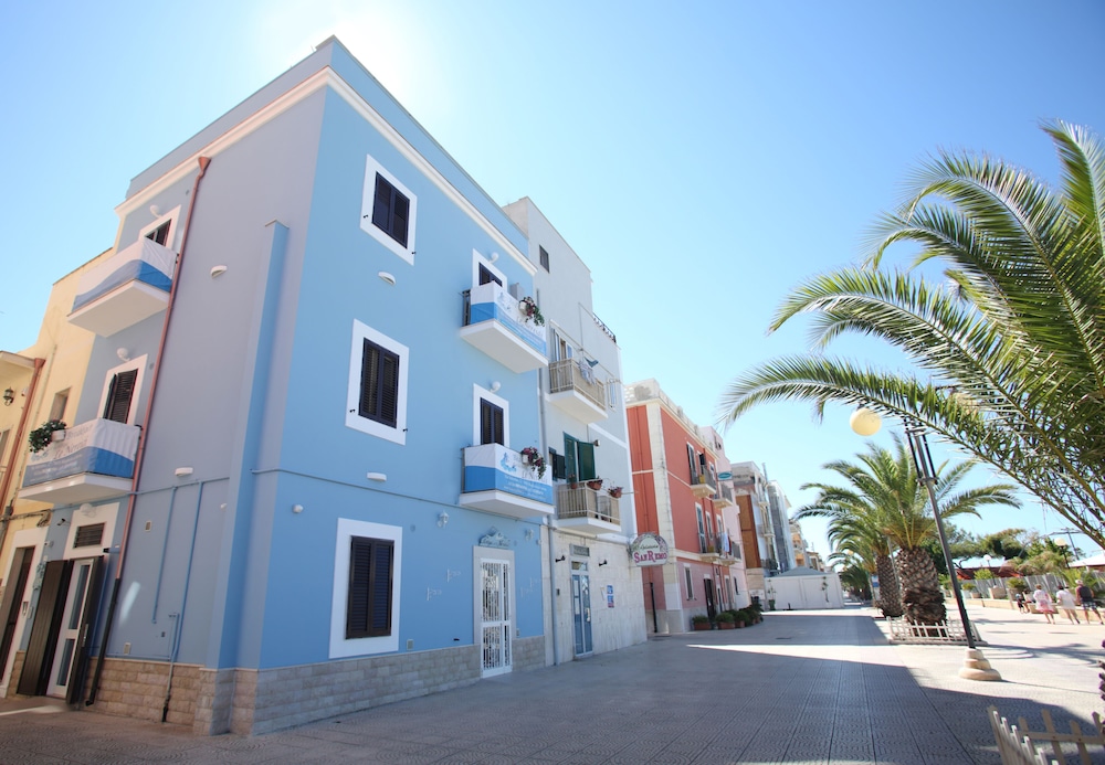 Le Nereidi B&B — 4-Star Luxury Hotel in Margherita Di Savoia, Italy